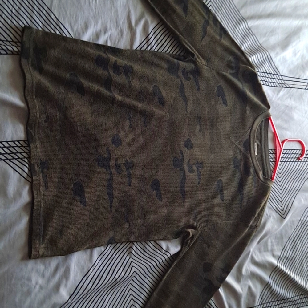 Camo Old-Navy long-sleeve shirt